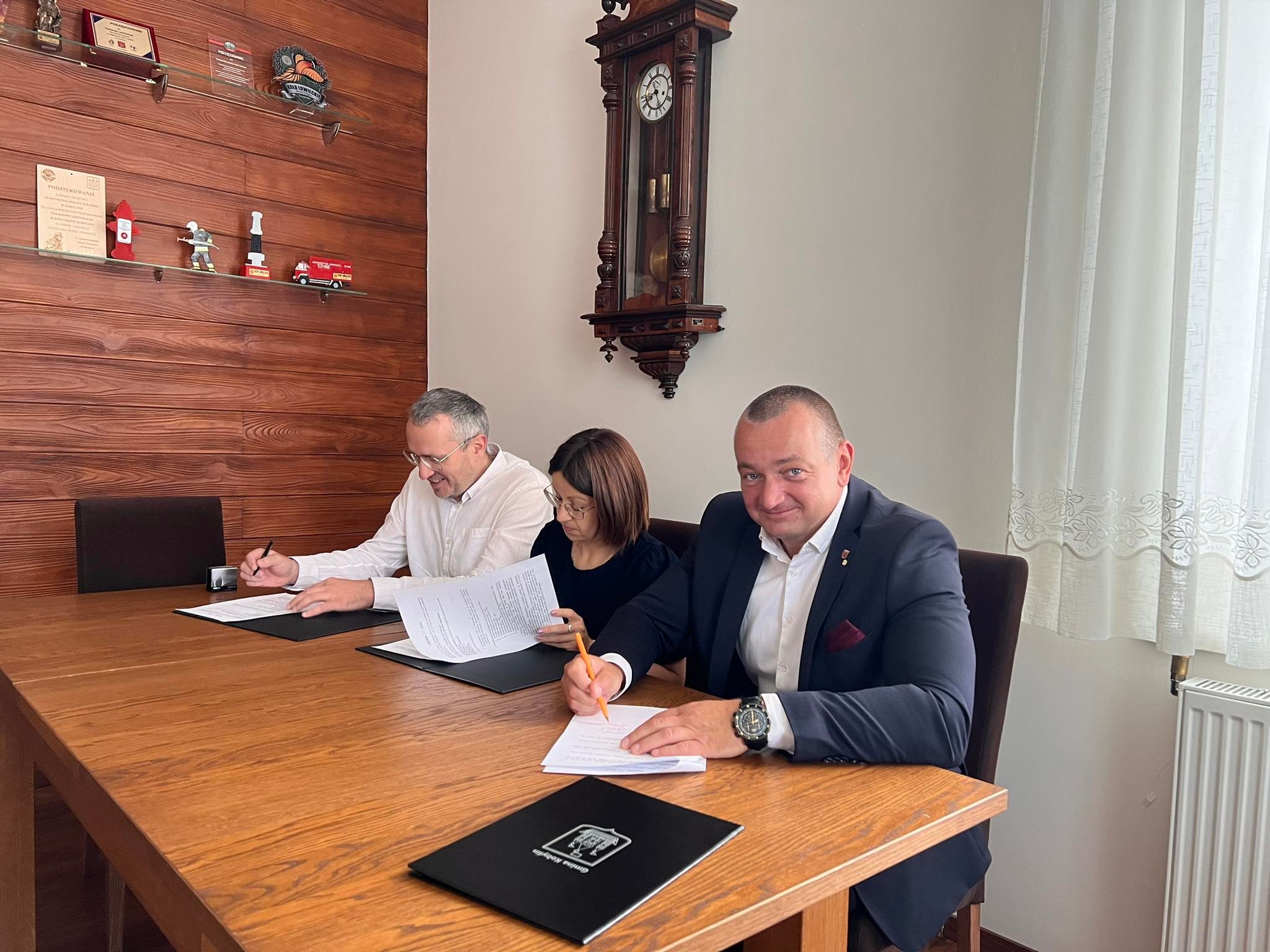 Podpisanie umowy z wykonawcą dokumentacji Sebastianem Dubickim