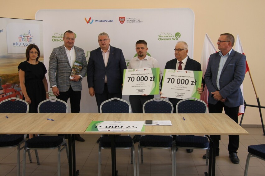 Podpisanie umów w Ustkowie 
