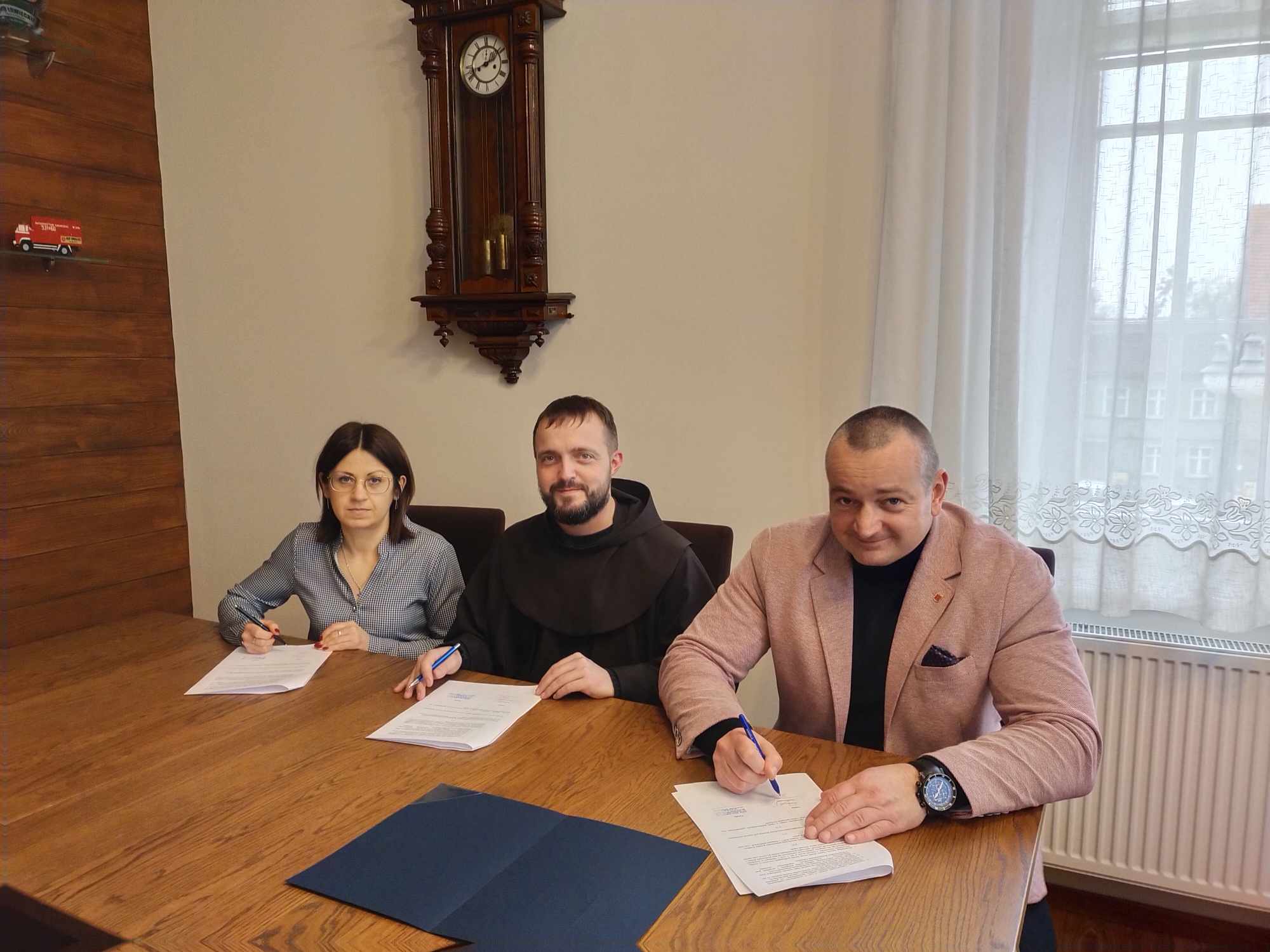 Podpisanie umowy dotacyjnej z o. Masseo