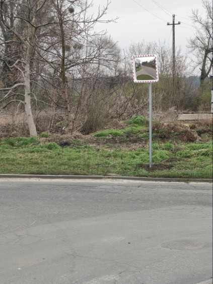 Lustro na skrzyżowaniu ulic Kopernika z Ogrodową