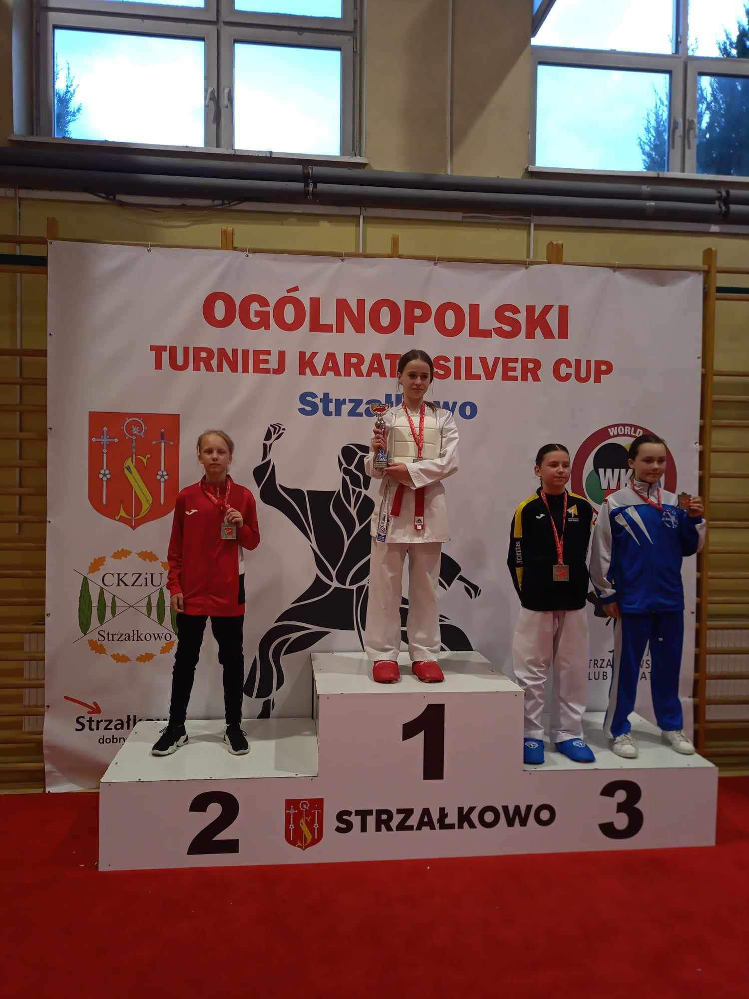 Zdjęcie na podium zawodników UKEMI 
