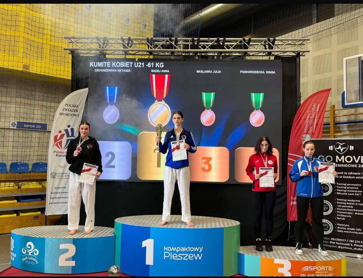 zdjęcie na podium UKS Ukemi Kobylin