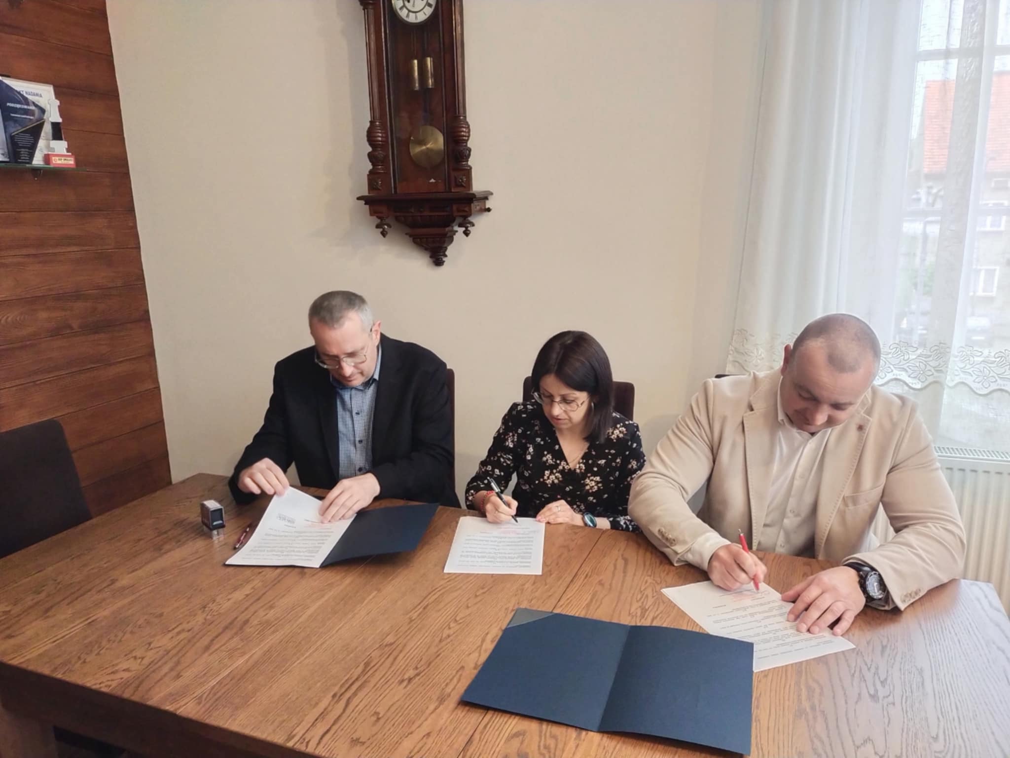 Umowa na opracowanie dokumentacji projektowo-kosztorysowej rozbiórki budynku przy Rynku w Kobylinie podpisana